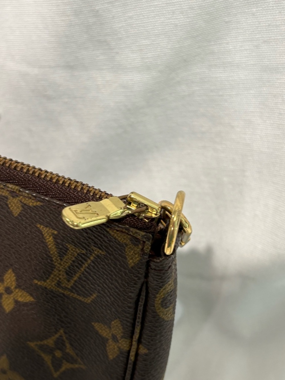 Authentic Louis Vuitton Pochette Accessoires Monogram wristlet w/ Certificate - Picture 5 of 12